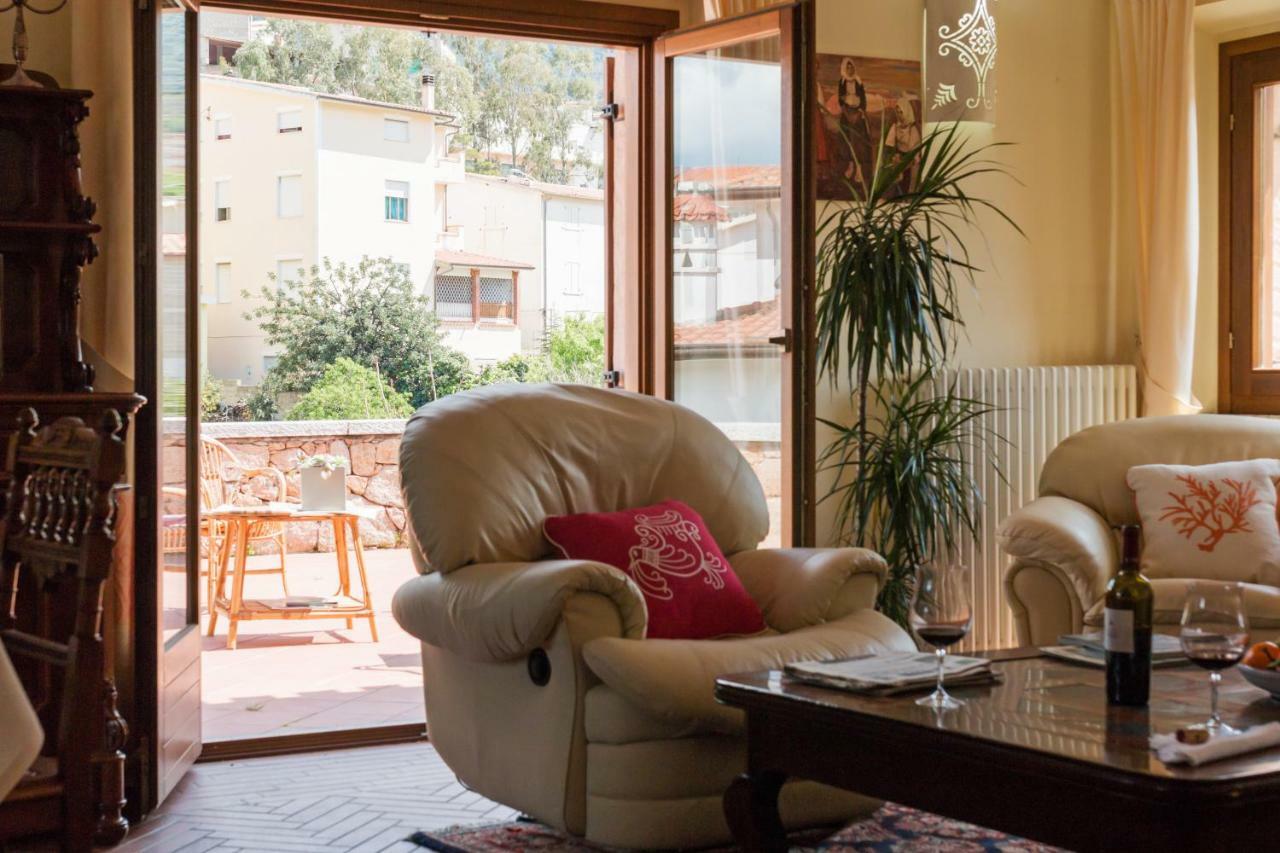 Villa Corrasi Oliena Luxury Bagian luar foto