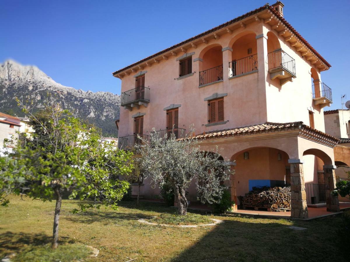 Villa Corrasi Oliena Luxury Bagian luar foto